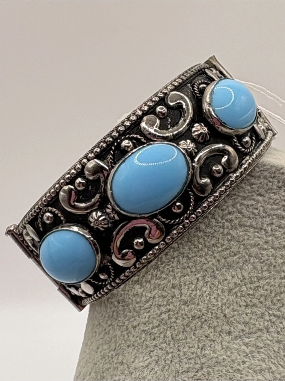Vintage Southwestern Turquoise Blue Cabochon Silver Bangle Bracelet 7”